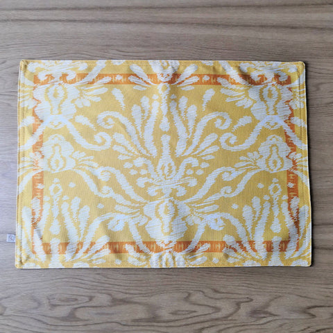 Individual doble faz Ikat amarillo