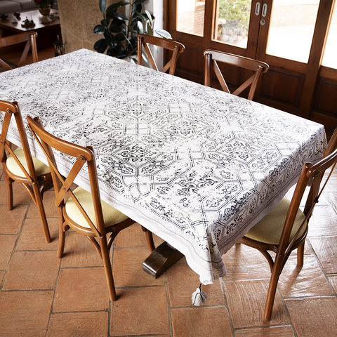 Mantel Rug